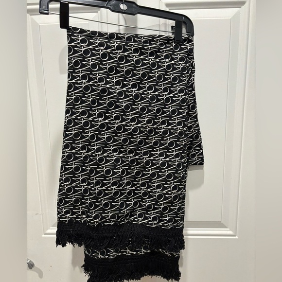 Maoi monogrammed sarong
